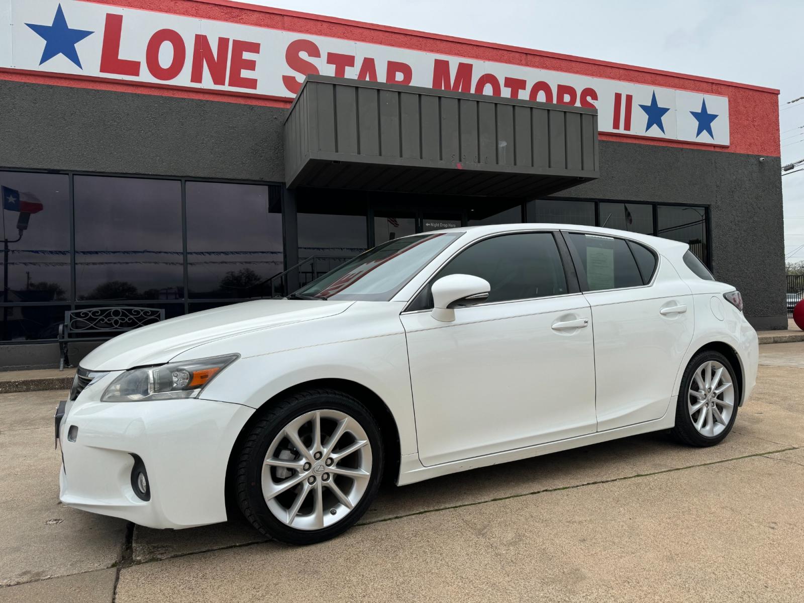 2012 WHITE LEXUS CT 200H BASE (JTHKD5BH8C2) , located at 5900 E. Lancaster Ave., Fort Worth, TX, 76112, (817) 457-5456, 0.000000, 0.000000 - Photo #0